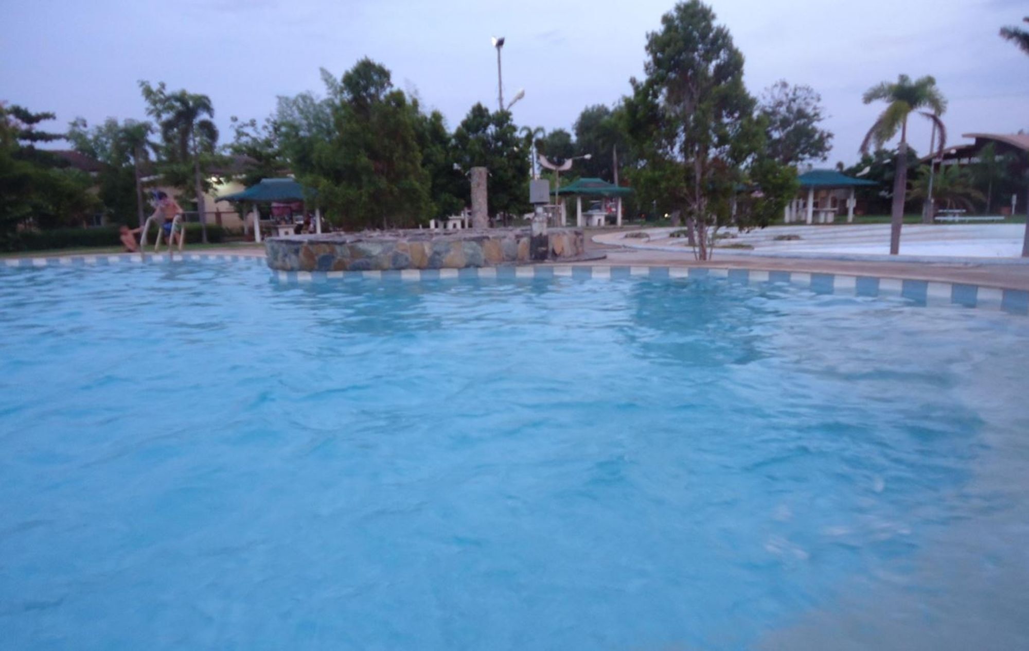 King'S Royale Hotel And Resort Bacolor Exteriör bild